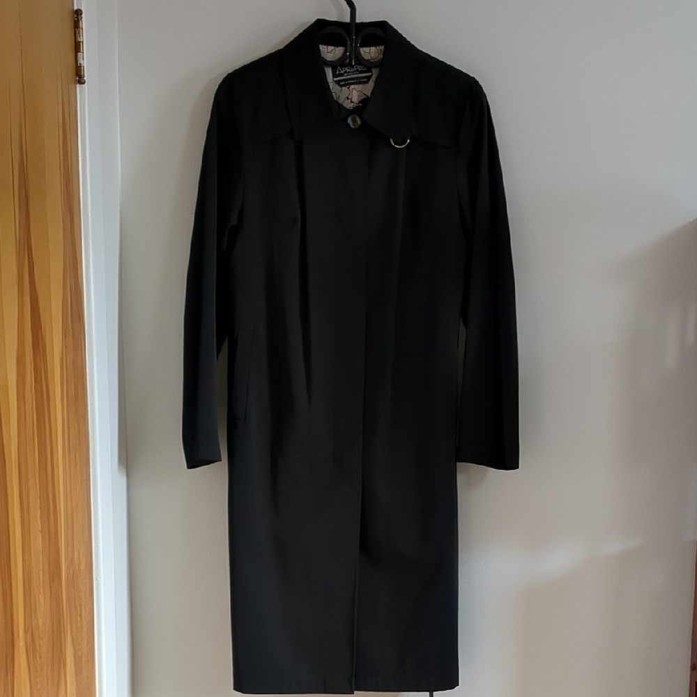 🇨🇦 Black Trench Coat  - Size Medium